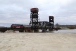 Iowa Interstate's PESI train rolls across the Illinois River